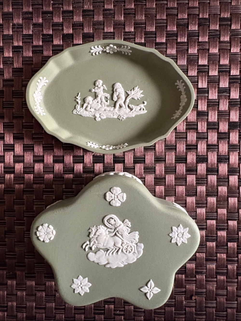 Wedgwood green Jasperware Trinket Box with Lid & Plate 2 pc set